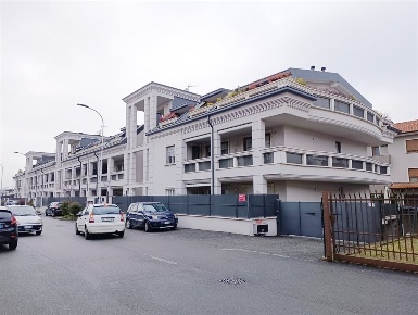 Foto Box in via Monte Bisbino, Seregno Porada di 36 m² con 1 locali
