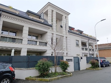 Foto Box in via Monte Bisbino, Seregno Porada di 36 m² con 1 locali