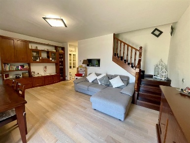 Foto Villa a schiera in Via San Lorenzo, Galliate Lombardo di 210 m²