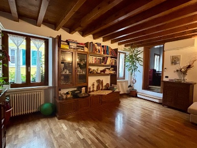 Foto Appartamento a Mantova Centro di 130 m² con 4 locali in vendita