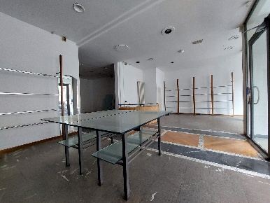 Foto Locale commerciale a Imola Centro Storico con 1 locali in affitto