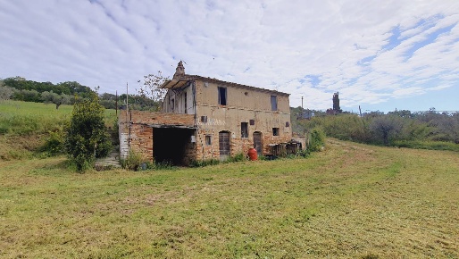 Foto Rustico in Contrada MAREZI, Massignano di 180 m² con 6 locali