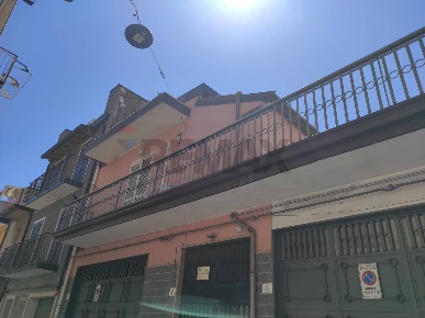 Foto Casa indipendente in VIA  FABIO FILZI 8, Paternò di 207 m² in vendita