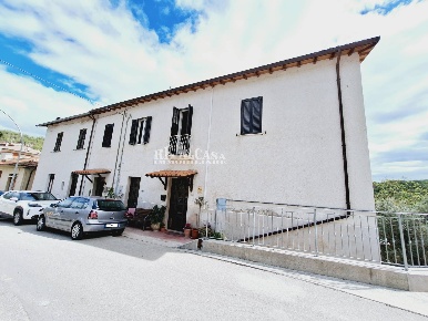 Foto Appartamento in via carpignana, Ascoli Piceno di 130 m² con 5 locali