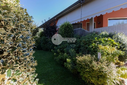 Foto Villa unifamiliare a Castel Mella di 405 m² con 5 locali in vendita