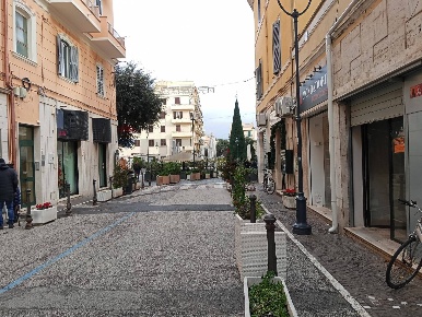 Foto Locale commerciale a Anzio Centro Storico di 110 m² con 1 locali