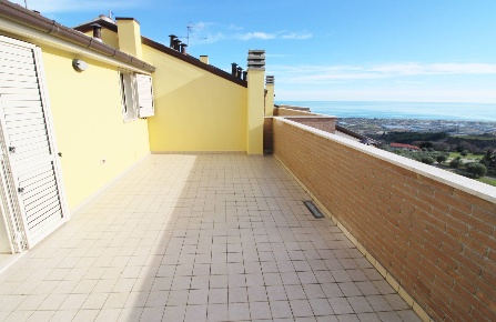 Foto Appartamento in via dei colli, Colonnella di 88 m² con 4 locali