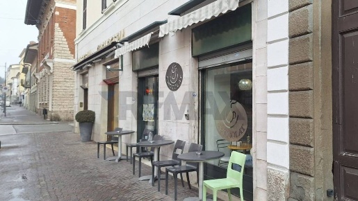 Foto Bar in Via Silvio Bonomelli 46, Rovato Centro di 51 m² con 2 locali