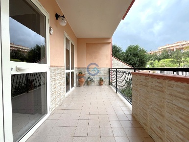 Foto Villa bifamiliare a Catanzaro Catanzaro Lido di 240 m² con 6 locali
