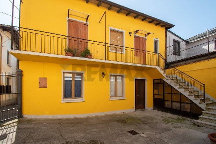 Foto Casa indipendente in Via Giuseppe Mazzini 14, Marone Centro di 75 m²