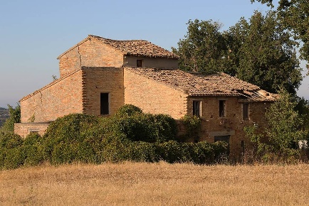 Foto Rustico in Acquaviva, Acquaviva Picena di 350 m² con 12 locali