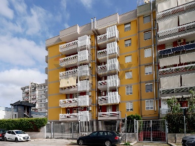 Foto Appartamento in Via Umberto Minervini 9, Bari Loseto di 80 m²