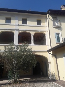 Foto Appartamento in via Castello, Lonato del Garda di 400 m² con 10 locali