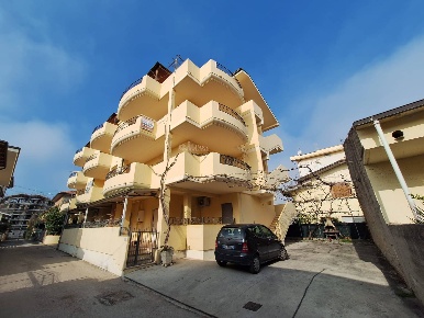 Foto Hotel in via edmondo de amicis 10, Tortoreto Tortoreto Lido di 1060 m²