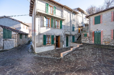 Foto Case semi ndipendenti in località tufi 28, Corniglio di 220 m²