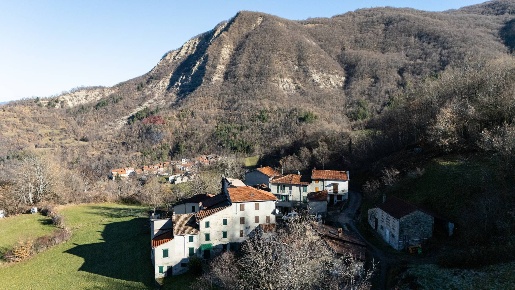 Foto Case semi ndipendenti in località tufi 28, Corniglio di 220 m²