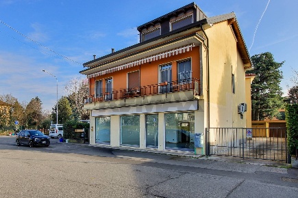 Foto Locale commerciale in PIAZZA VITTORIO EMANUELE II 2, Dalmine di 120 m²