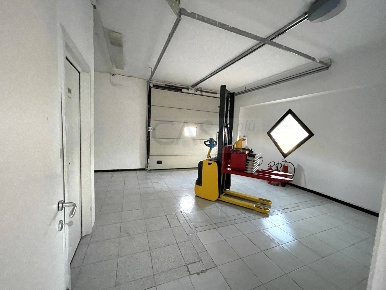 Foto Magazzino in Via del Lavoro, Monteprandone Via Del Lavoro di 53 m²