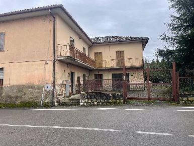 Foto Case semi ndipendenti a Capriglia Irpina di 190 m² con 7 locali