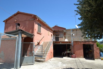 Foto Rustico in spinetoli, Spinetoli di 350 m² con 15 locali in vendita