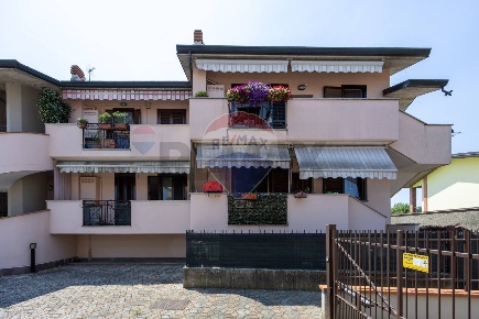 Foto Appartamento in SP14 1, Truccazzano Centro di 110 m² con 3 locali