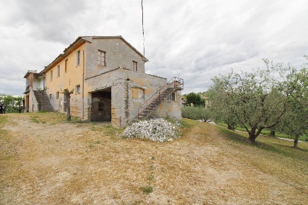 Foto Rustico in contrada pagliare, Monsampolo del Tronto di 280 m²