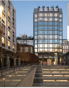 Foto Negozio in corso Vittorio Emanuele II 9, Milano Duomo di 70 m²