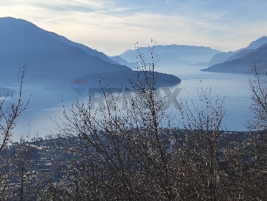 Foto Casa indipendente in via per Caino, Vercana Centro di 168 m²