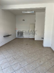 Foto Locale commerciale a Bastia Umbra Bastia di 25 m² con 1 locali