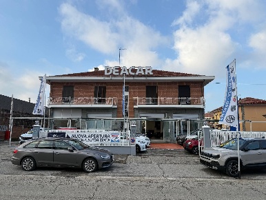 Foto Ufficio in strada Piossasco 40, Orbassano Centro di 117 m² in affitto