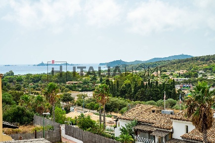 Foto Appartamento in via Cadorna, Villasimius di 90 m² con 3 locali