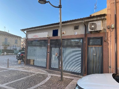 Foto Negozio in Largo Santa Filomena 12, Pescara Santa Filomena di 60 m²