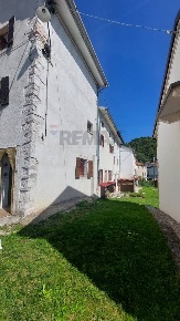 Foto Case semi ndipendenti a Lusiana Conco di 95 m² con 5 locali in vendita