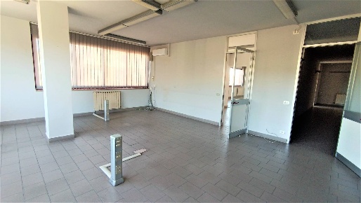 Foto Ufficio in canada, Porto Sant'Elpidio Centro di 300 m² con 7 locali