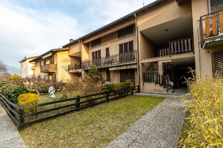 Foto Appartamento in VIA SANTA VALERIA 1, Caglio di 95 m² con 3 locali