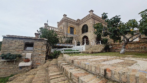 Foto Villa unifamiliare in vai san pietro, Tortoreto Salino di 500 m²