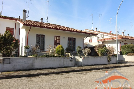 Foto Villa a schiera in VIA GUIDO RENI 14, Argenta Centro di 182 m²