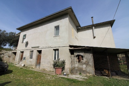 Foto Casa indipendente in contrada tesino 45, Offida di 260 m² con 6 locali