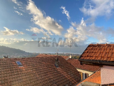 Foto Casa indipendente in La Pezza 9, Luino Centro di 180 m² con 6 locali