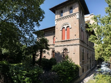 Foto Villa unifamiliare in Viale Muratori 209, Modena Viali di 1210 m²