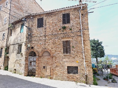 Foto Casa indipendente in piazza fiume 6, Montefiore dell'Aso Centro