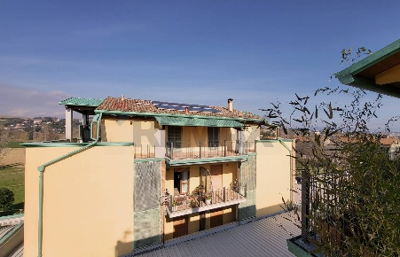 Foto Attico in Viale Ponte Nestore 45, Marsciano di 130 m² con 5 locali