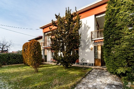 Foto Casa indipendente in via Montello 13, Venegono Inferiore di 280 m²