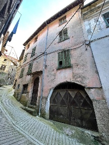 Foto Rustico in Via sant'Anna, Pornassio di 200 m² con 8 locali in vendita