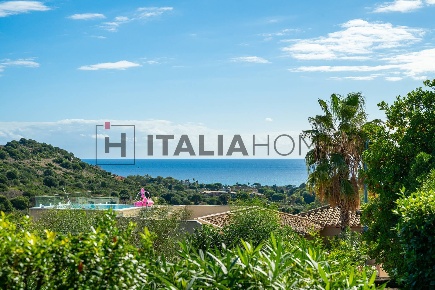 Foto Appartamento in via Lussu, Villasimius di 150 m² con 4 locali