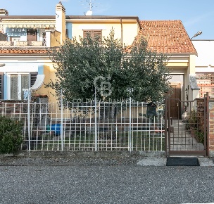 Foto Villa a schiera in VIA DELLE ROSE 27, Olgiate Olona di 136 m²