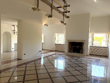 Foto Appartamento in Via Torquato Tasso, Bergamo Centro di 311 m²