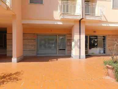 Foto Locale commerciale a Matera Centro di 75 m² con 1 locali in vendita