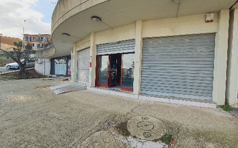 Foto Locale commerciale in via mediterraneo, Monteprandone Centro di 259 m²