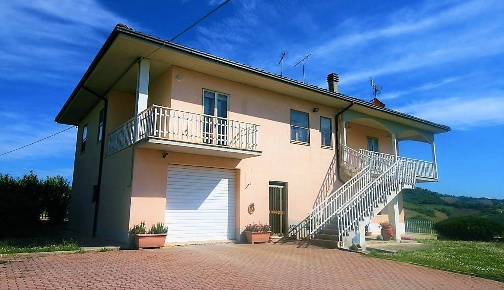 Foto Casa indipendente in Contrada di là di Menocchia 63063 Carassai AP 40,